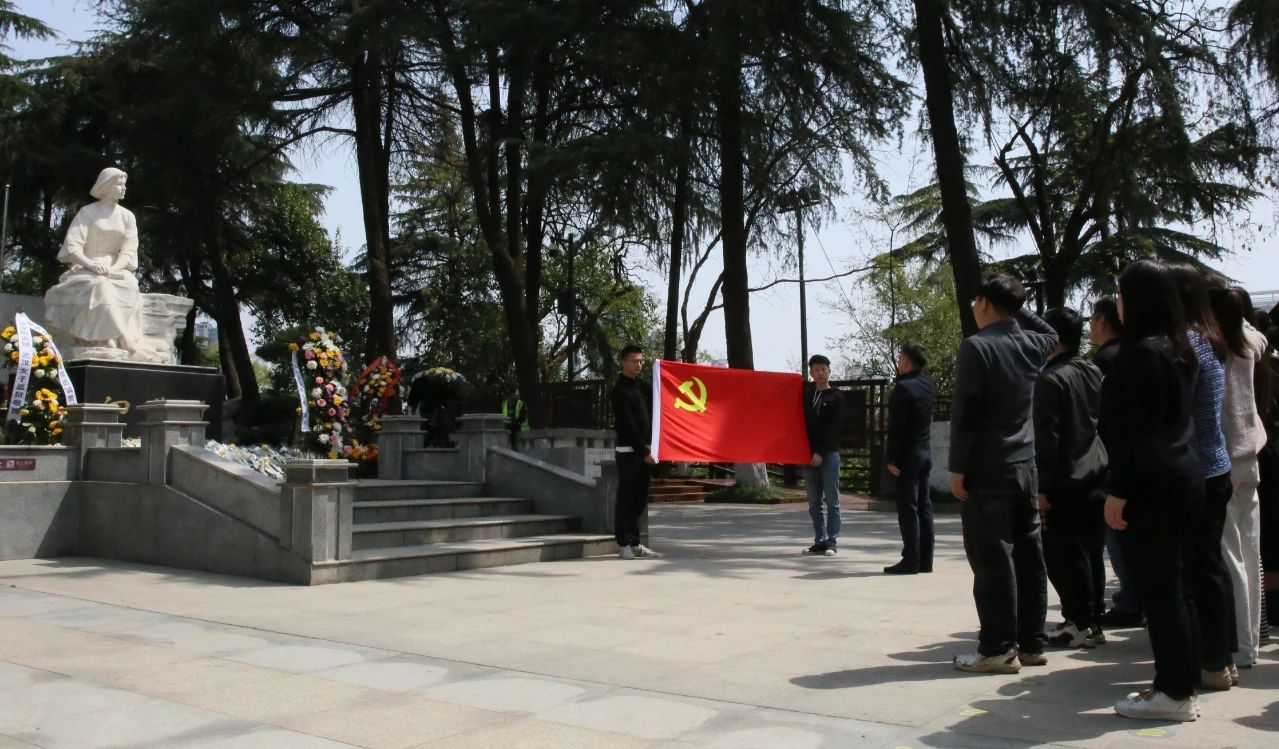 缅怀革命先烈 赓续红色精神丨世界杯下单平台网站官网集团党委组织开展清明祭扫主题活动